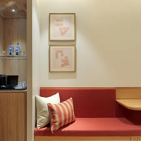 Hotel H10 Croma 4*